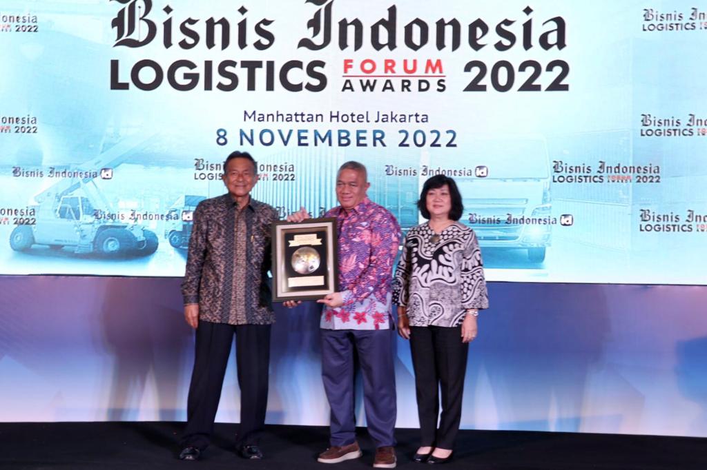 JNE Raih Penghargaan "Bisnis Indonesia Logistics Awards 2022” Kategori Courier of The Year dan CEO of The Year
