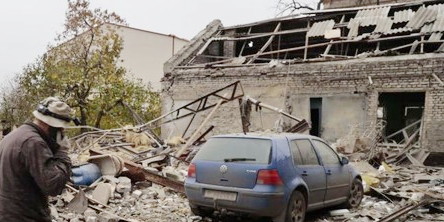 Usai Tiga Rudal Rusia Hantam Daerah Vilniansk, Petugas Penyelamat Evakuasi 15 Korban