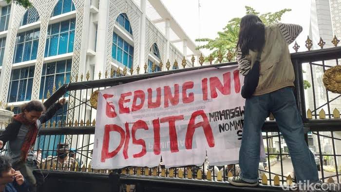 Viral ASN Diduga Main Judi di DPRD Sumut “Diduga Gedung Beralih Fungsi Jadi Lokasi Judi?”