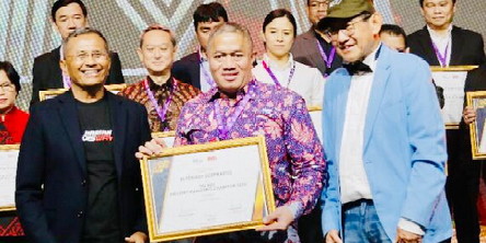 JNE Raih Penghargaan "The Best Industry Marketing Champion 2022 Logistics Category”