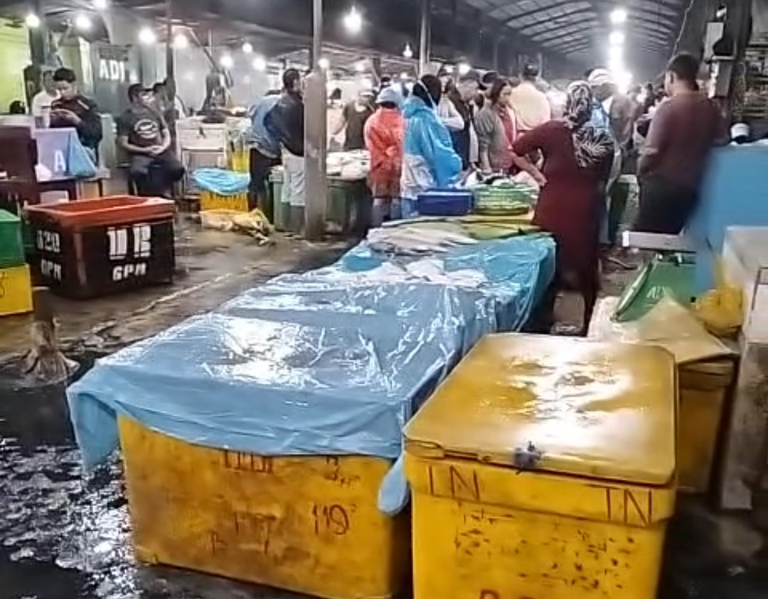 Jelang Natal dan Tahun Baru Barang Kosong, Pedagang Ikan Di Kota Medan Ngeluh Sepi Pembeli