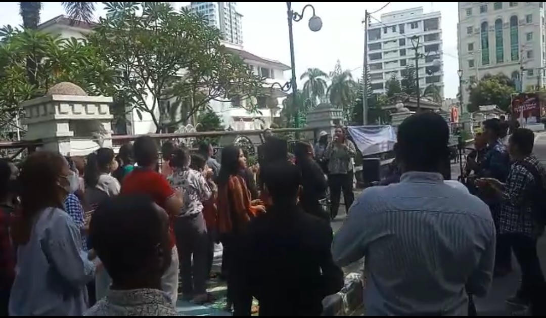 Trotoar Walikota Medan Di Alih Fungsikan Jadi Tempat Ibadah, Pendeta GEKI : Kami Akan Terus Beribadah Disini