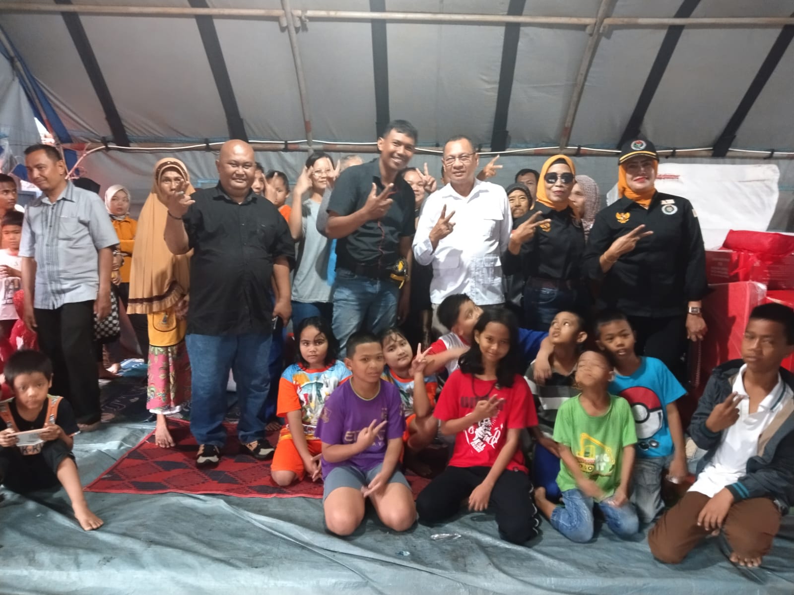 HM Husni Di Saksikan Srikandi LSM Penjara PN Sumut Salurkan Bantuan Kemensos RI Untuk Korban Kebakaran Jl Bromo Medan