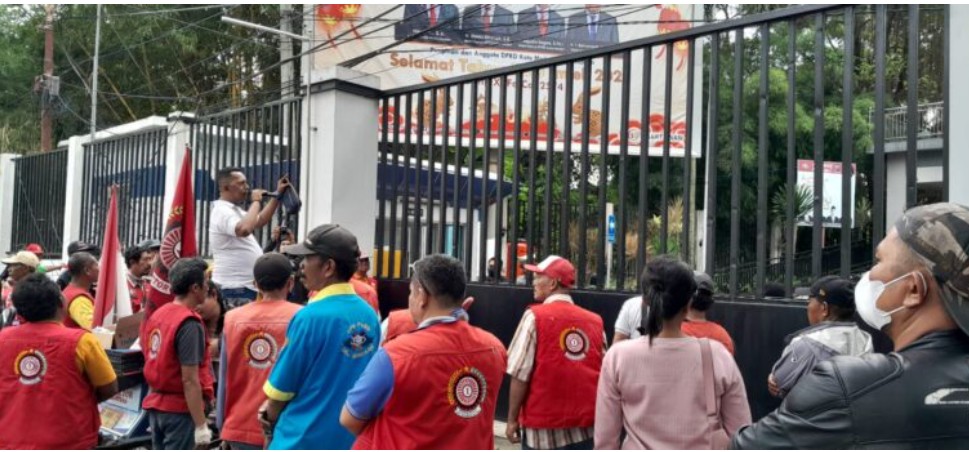 DPP Betor Gruduk Kantor DPRD Medan, Tak ada Satupun Wakil Rakyat Yang Menerima Peserta Aksi