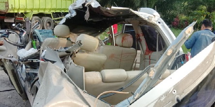 Avanza Tabrak Truk Parkir di Kubang, Pekanbaru Kepala Korban Terpisah Dari Badan