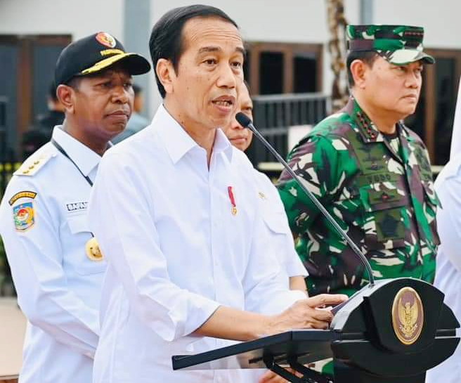 Resmikan Bandar Udara Ewer, Presiden RI Didampingi Panglima TNI