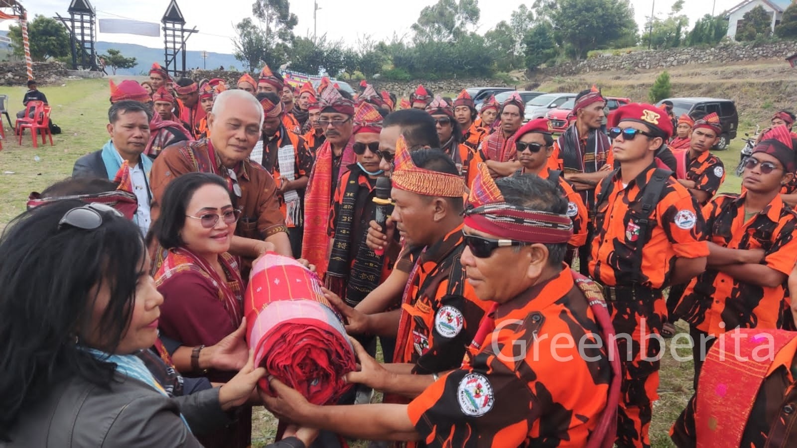 Ulos Sepanjang 1000 Meter Akan Diarak Keliling Danau Toba Selama 3 Hari