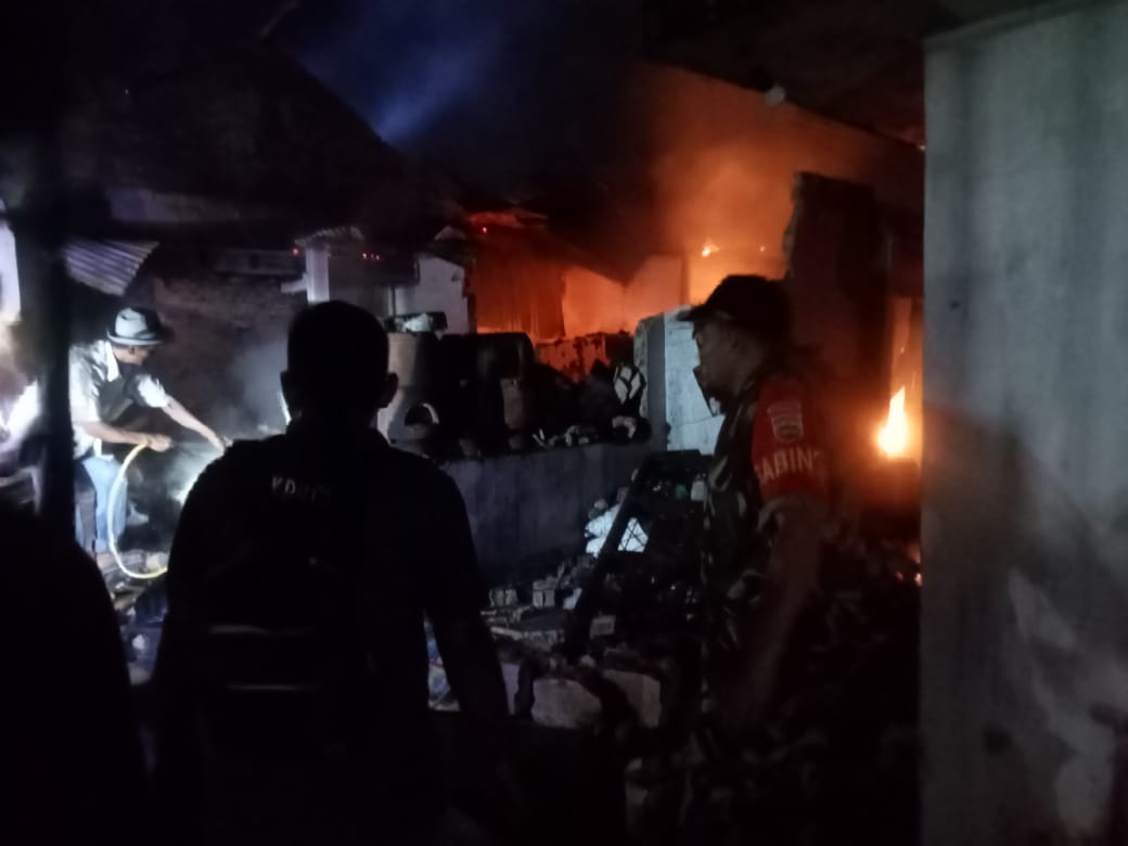 Ditinggal Yasinan, Satu Unit Rumah di Kuansing Terbakar