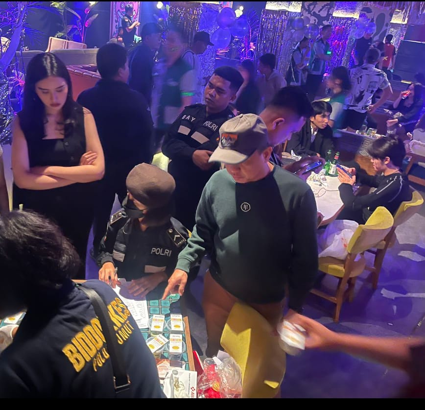 Di Duga Kebal Hukum, Paska Di Demo Warga Dan Di Razia Poldasu, Lucy In The Sky Yang Berada Dekat Dengan Masjid Jalan Kejaksaan Medan Masih Bebas Beroperasi