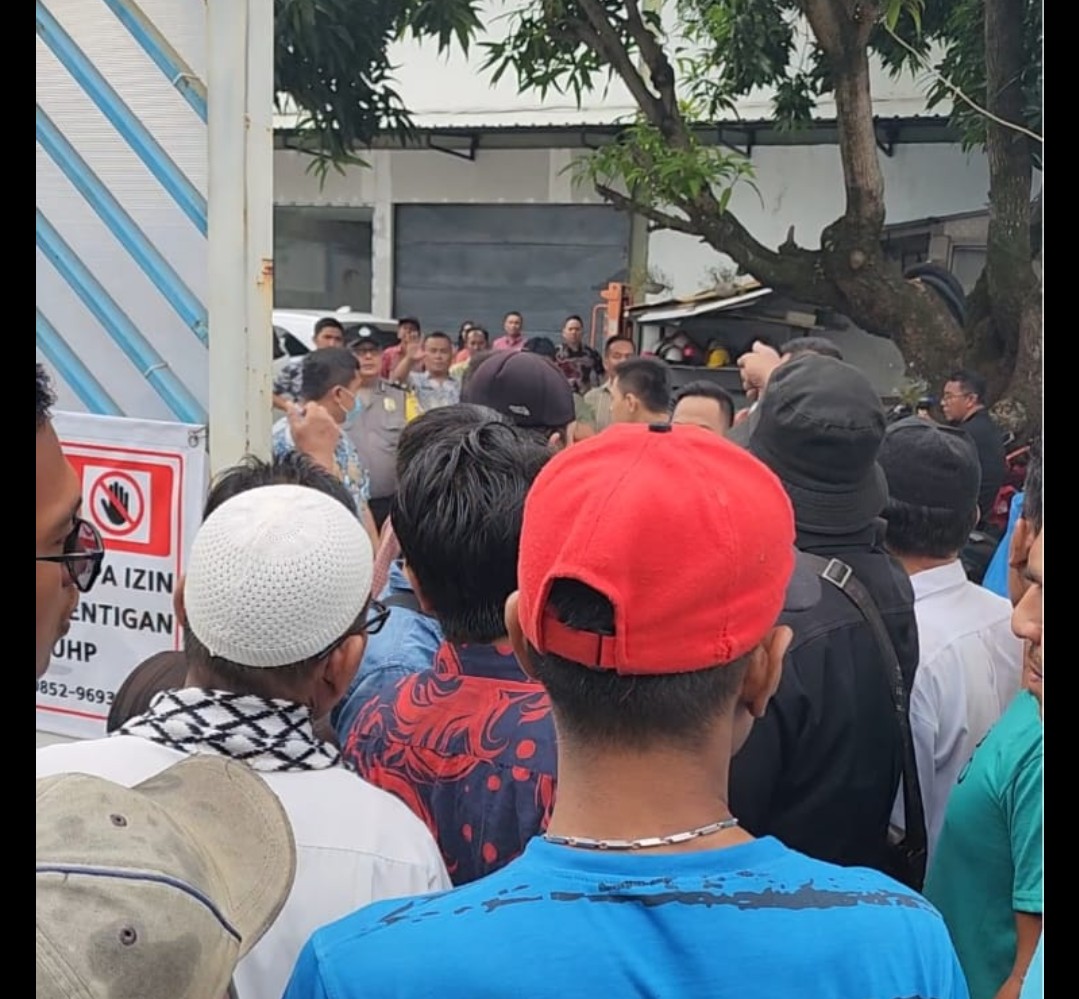 Sidak Tim Terpadu Pemko Medan Ke Gudang Jalan Mandor Ricuh, Fauzan HRD PT MMI Di Duga Langgar UU Pers