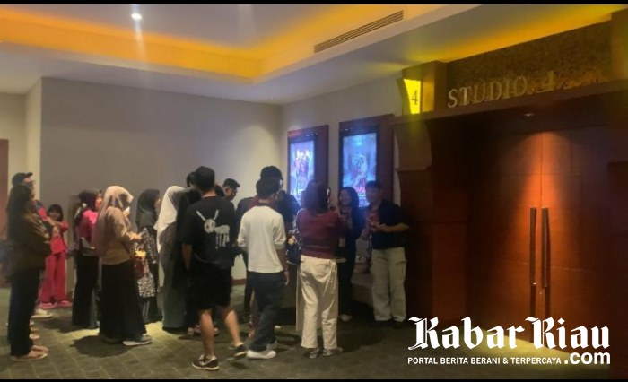 Pekanbaru Menyala, Penonton Berjejal Penuh Sesak di Studio 4 SKA XXI 