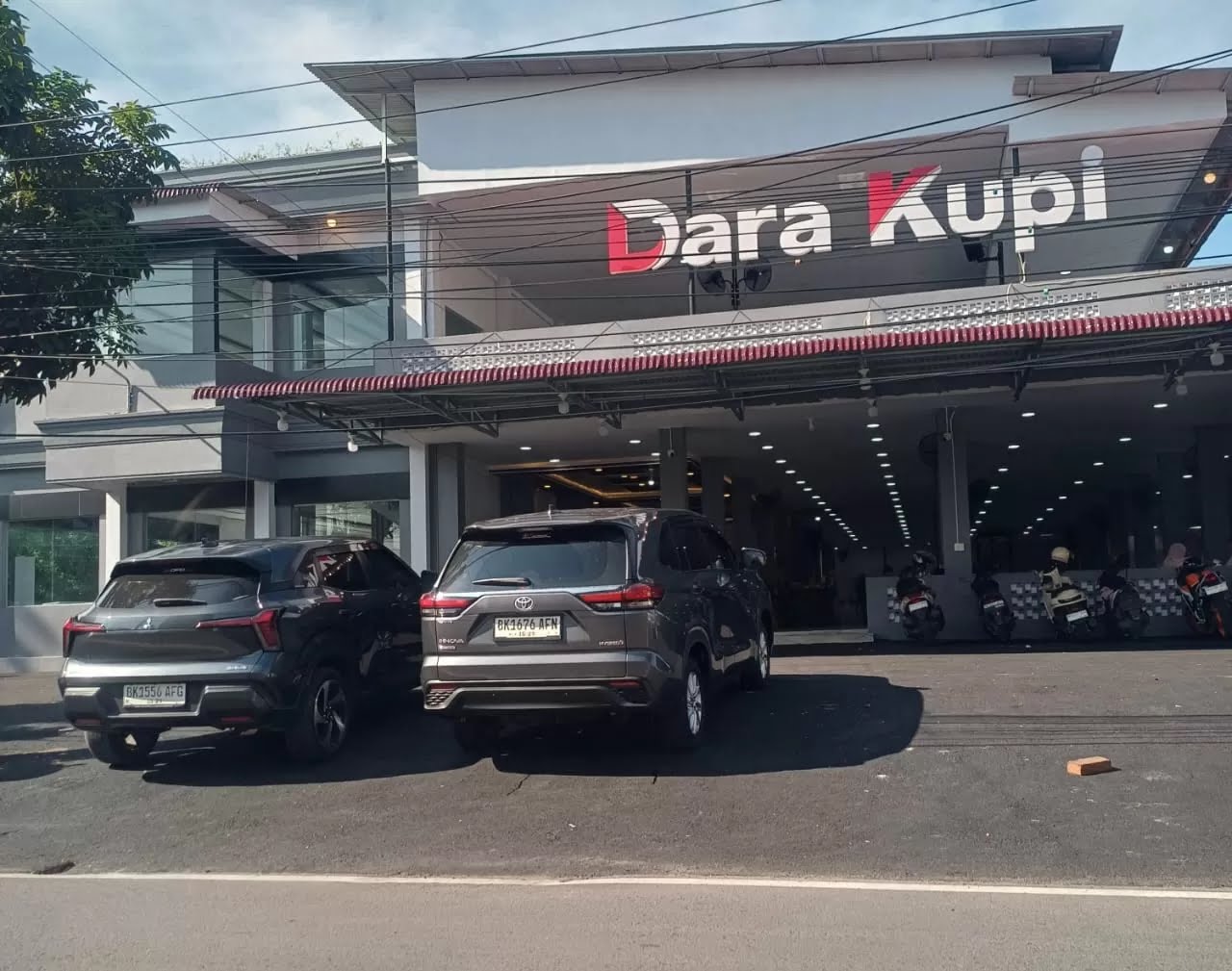 Selain Mengaspal Trotoar Ternyata Bangunan Dara Kupi Kelurahan Babura, Kecamatan Medan Sunggal Juga Tanpa PBG, Kok Bisa??
