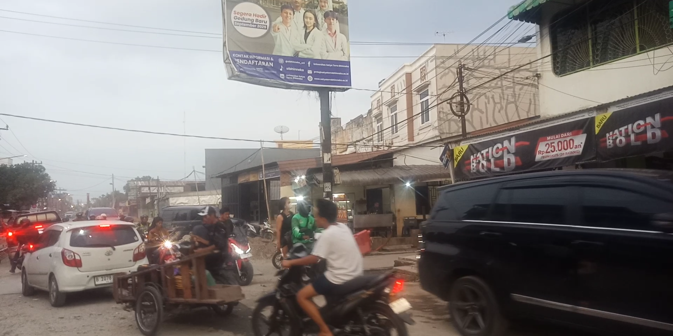 Abai K3, Papan Reklame Di Jalan Sunggal Kota Medan Ini Membahayakan Pengguna Jalan Tapi Tak Tersentuh Oleh Pemko Medan Dan Dewan K3 Sumut