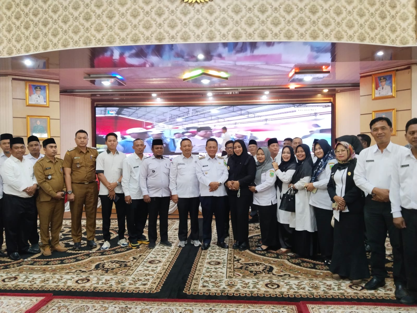 Koperasi Merah Putih Dilauching Presiden, Bupati Rohil Ingatkan Koperasi Dijalankan Harus Tepat Sasaran