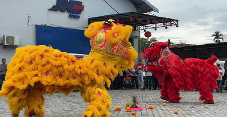 JNE Rayakan Imlek 2026, Semangat Bergerak Bersama di Tahun Kuda Api