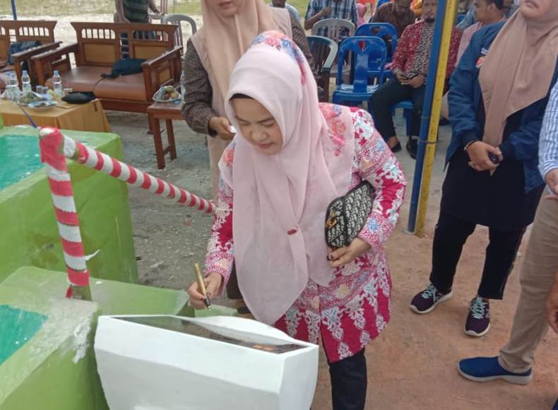 Resmikan Ipal di Tuah Karya, Camat Tampan Hj Liswarti Berharap Masyarakat Menjaganya