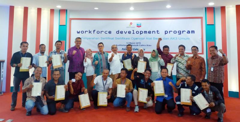 138 Sertifikat Diserahkan SKK Migas dan PT CPI Kepada Tenaga Kerja di Riau