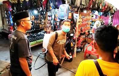 Putus Penyebaran Pendemi Corona, Ketua DPRD Prov Riau Semprot Area Publik di Bengkalis