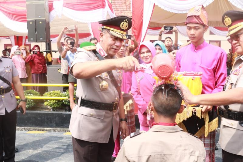 Wakapolda Kepri Pimpin Langsung  Upacara Tradisi Pembaretan Personil Dit Samapta Polda Kepri