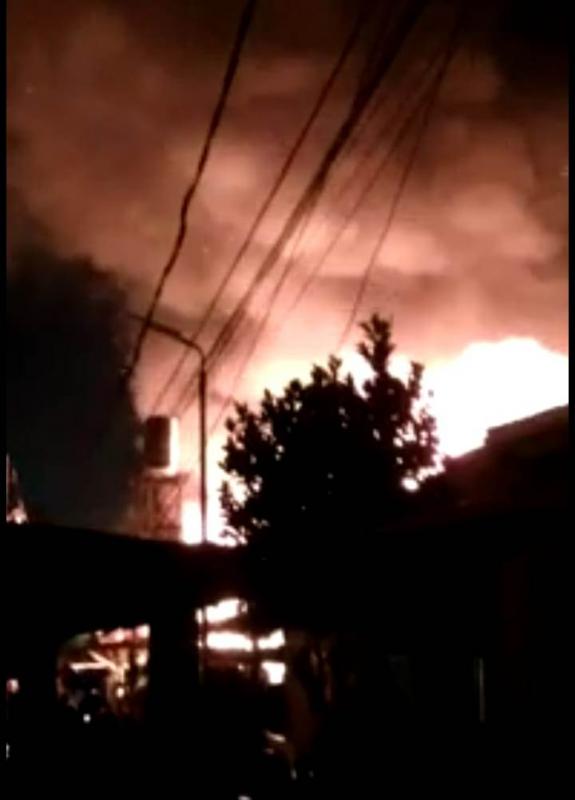 Ditengah - tengah Ueforia Pergantian Tahun, Kebakaran Hanguskan 4 Rumah di Kampung Dalam