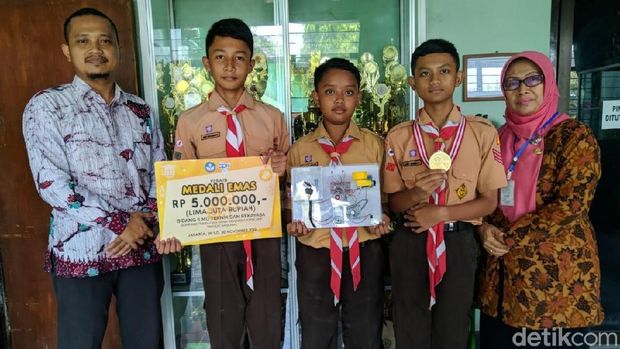 Temukan Pengaman Motor Gunakan e-KTP, Siswa Ini Juara Olimpiade Penelitian Siswa Indonesia