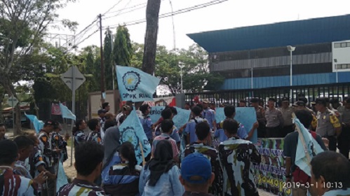 Demo  Sapma IPK Pekanbaru, Kejati Riau Gagal Dihadiahi "Ayam Betina"