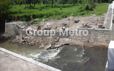 Belum Berumur Dua Bulan Penyangga Jembatan 1 Milyar di Padangpariaman Rubuh