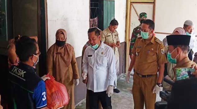 Bupati Pelalawan Berbagi dengan Warga Pangkalankerinci