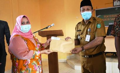 Isdianto Serahkan BLT Secara Simbolis