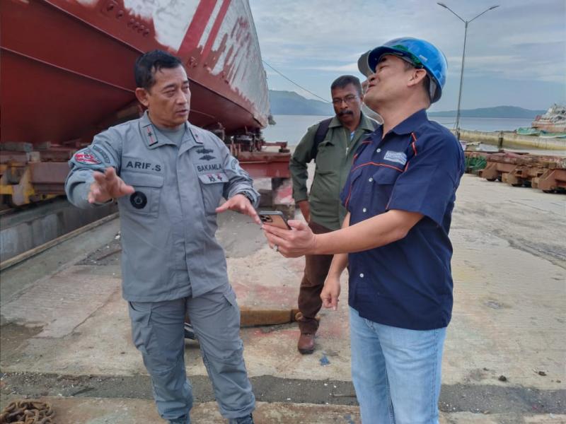 Progress Docking KN Ular Laut 405 Ditinjau Kazona Timur
