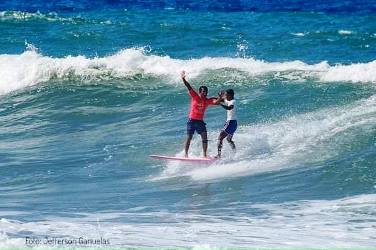 Joko Widodo Mengapresiasi Peselancar Filipina, Roger Casugay