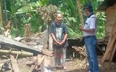 Anggota DPRD Fraksi PAN Padangpariaman Memberikan Pemahaman Covid-19 Kerumah-rumah Warga