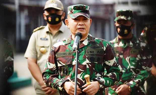 Penurunan Balehon Habib Oleh Sat PP Dibantu TNI Dikritik