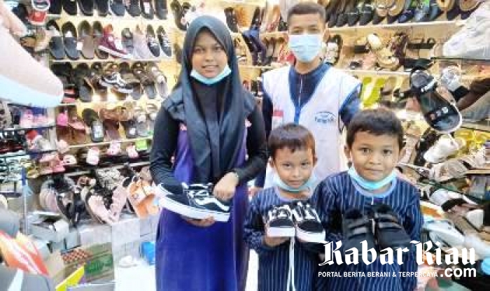 Rumah Yatim Riau Berikan Bantuan Pada Bocah yang Bercita Cita Menjadi Polisi