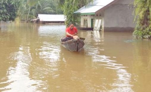 Warga Buluh Cina Baru Sekali Dibantu Setelah Direndam Banjir 15 Hari
