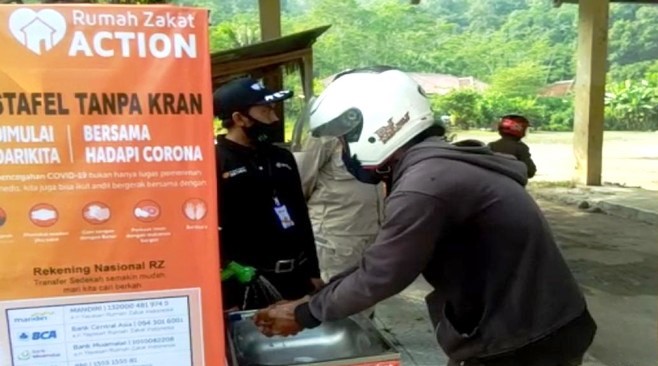 Wastafel Unik Rumah Zakat Curi Perhatian Warga Bandung