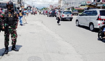 Pembagian Jatah Natal PT Freeport Di Timika Dikawal Pasukan Gabungan