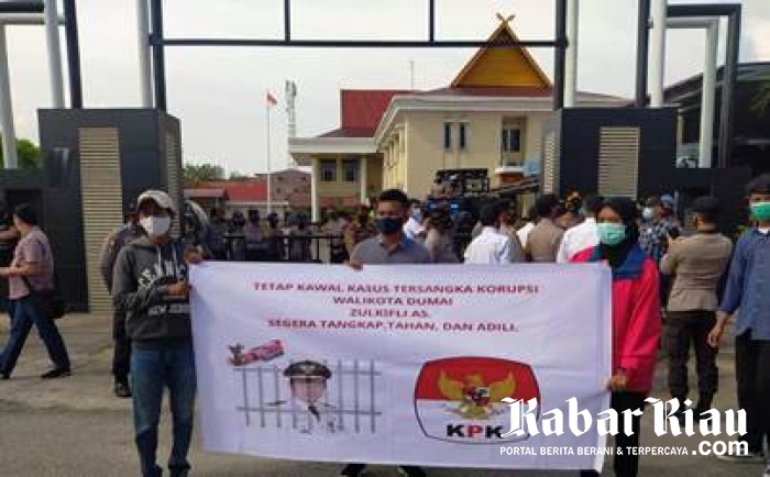 Mahasiswa Dumai Ingatkan KPK Zul As "Digantung Tak Bertali"