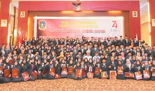 287 ASN Pemprov Kepri Dapat Tanda Kenghormatan Satya Lencana Karya Satya