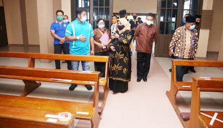Hadapi New Normal, Rahma Tinjau Kesiapan Ibadah di Gereja Katolik Kristus Raja
