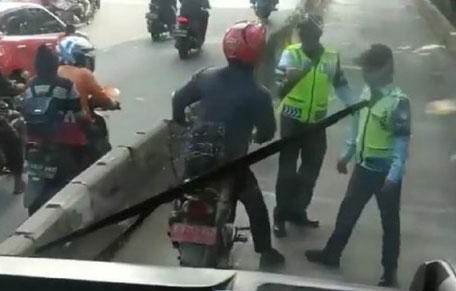 Berita Antara, PNS Melawan Ditiliang Petugas Sampai Saat Ini Masih Viral