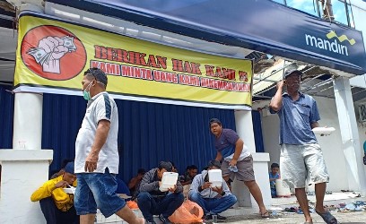 Bank Mandiri Sidrap Disegel Nasabah