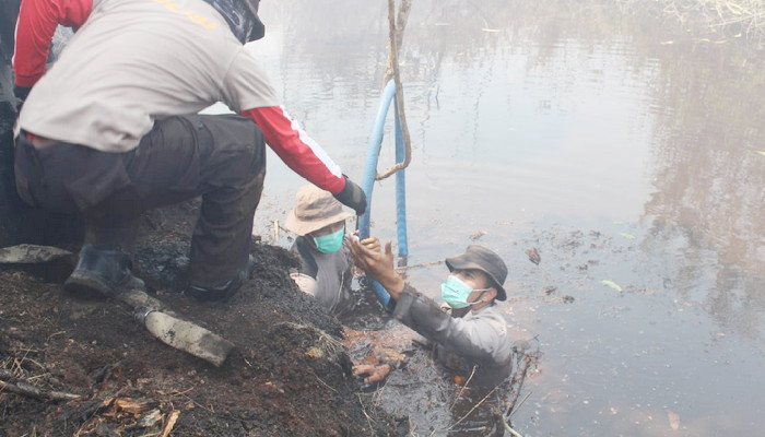 Kebakaran Lahan Gambut Riau Menggila, Warga; Jangan Korbankan Aparat Kami Pak Jokowi