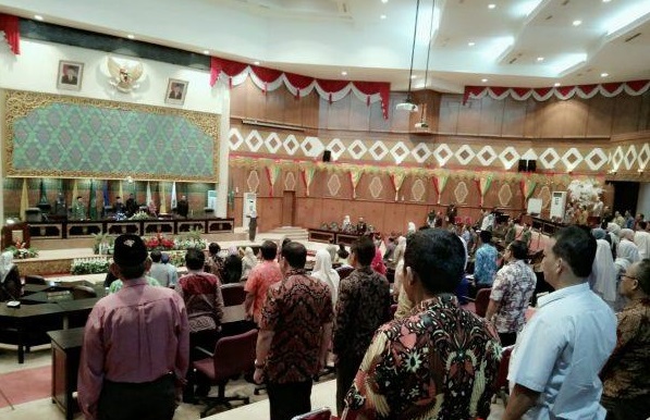 Paripurna DPRD Riau Penyampaian Laporan Hasil Kerja Pansus Terhadap Raperda Tentang Susunan Kelembagaan Pengisian Jabatan
