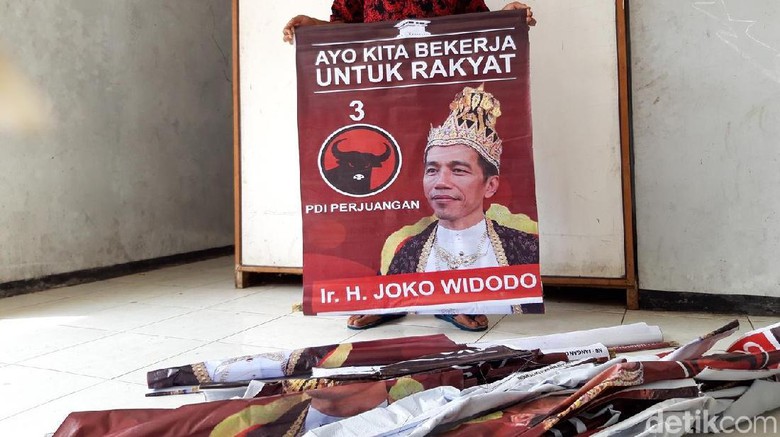 Poster Raja Jokowi Diamankan dalam Gudang Brebes