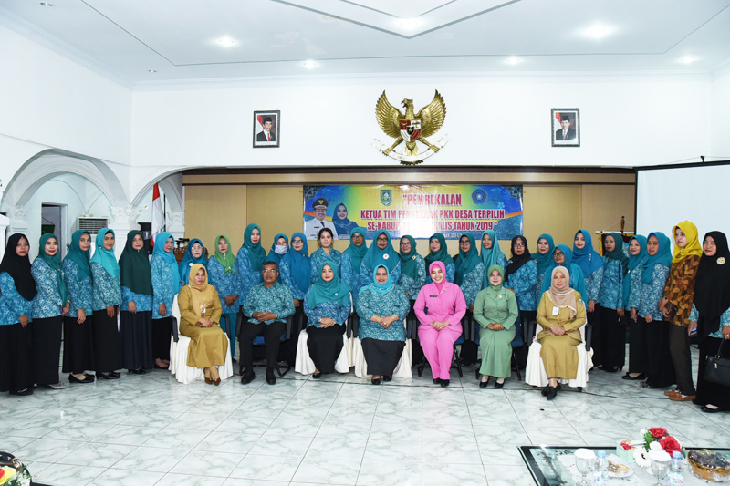 Kasmarni Membuka Secara Resmi Pembekalan Ketua TP PKK Desa Terpilih Se-Kabupaten Bengkalis