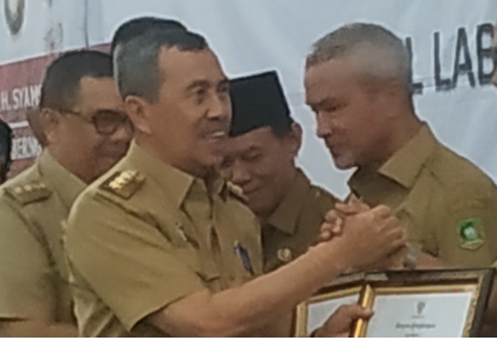 Bupati Amril Dianugerahi Penghargaan TTG