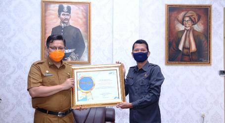Pemko Terima Penghargaan Karena Sukses Sensus Penduduk Online 2020