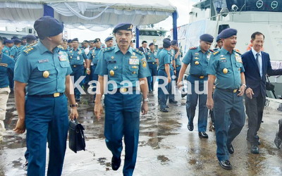 TNI AL di Tanjung Uban Terima 4 Unit KAL 28 M dan 6 Unit Combat Boat AL D-18