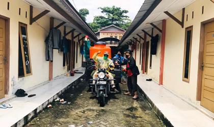 Gandeng FKPM Lurah Maharatu Lanjutkan Penyemprotan Disinfektan